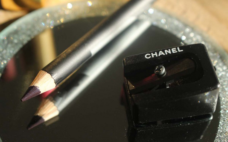 chanel rouge noir matita occhi